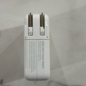 Apple 61w USB-C Power adapter